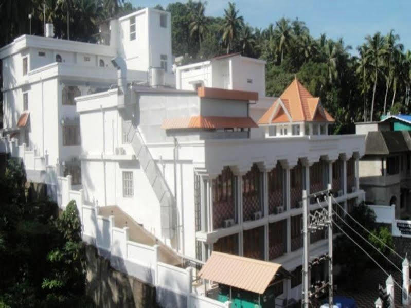 Indraprastha Beach Resort วาร์คาลา ภายนอก รูปภาพ